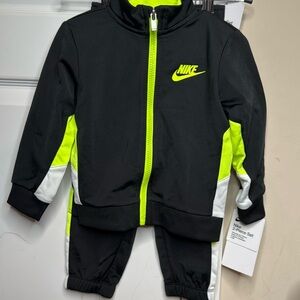 NWT Nike 2 Piece Set for Baby Boy